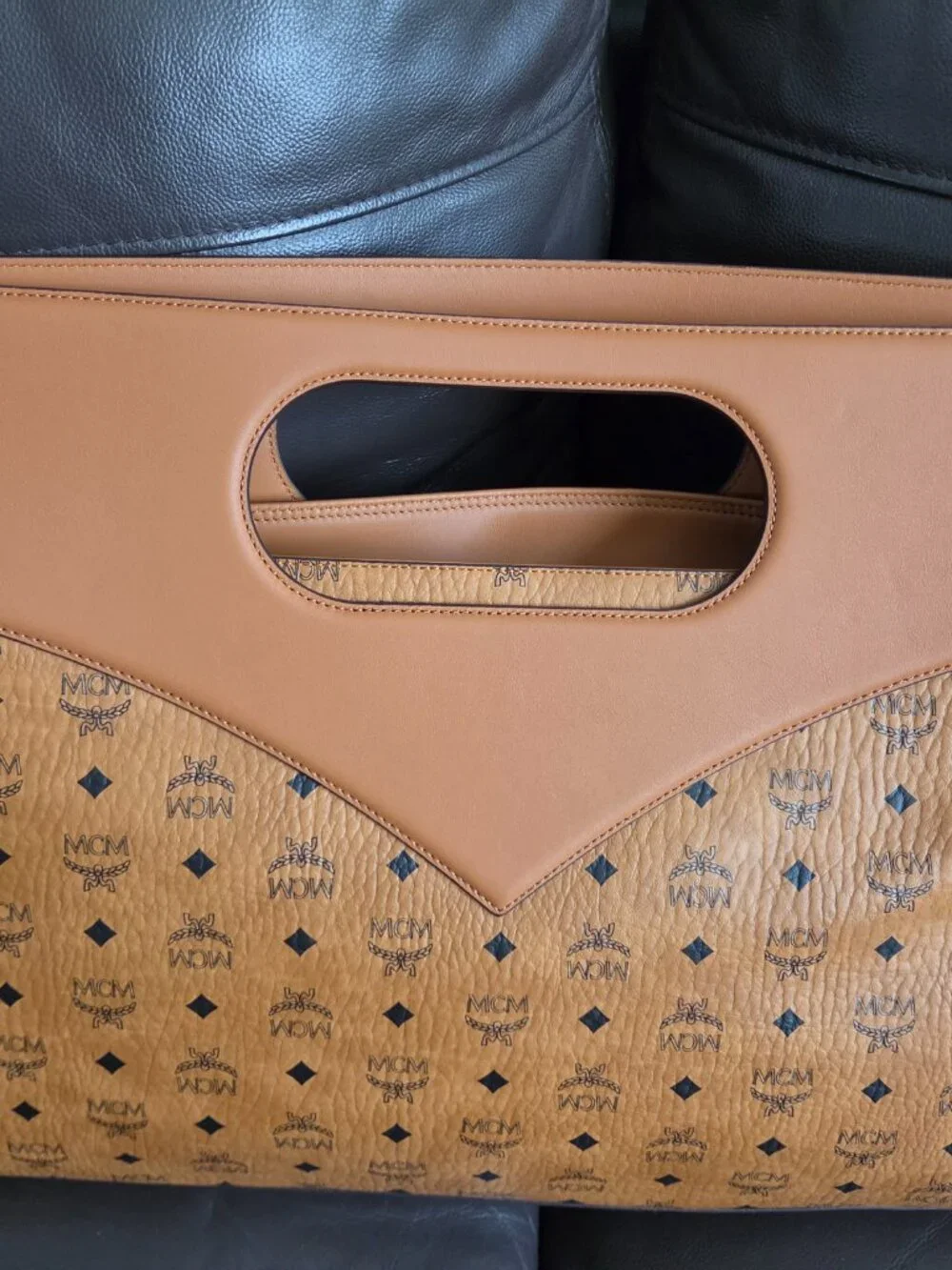 Handbag - Picture 2 of 4